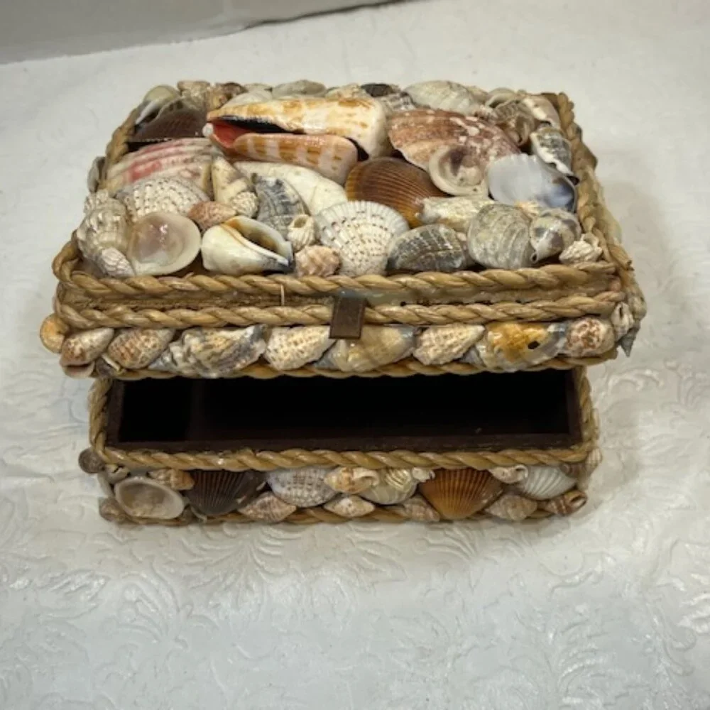 VTG Nautical Coastal Shell Encrusted Trinket, Jewelry Box, Sailor Valentine Box